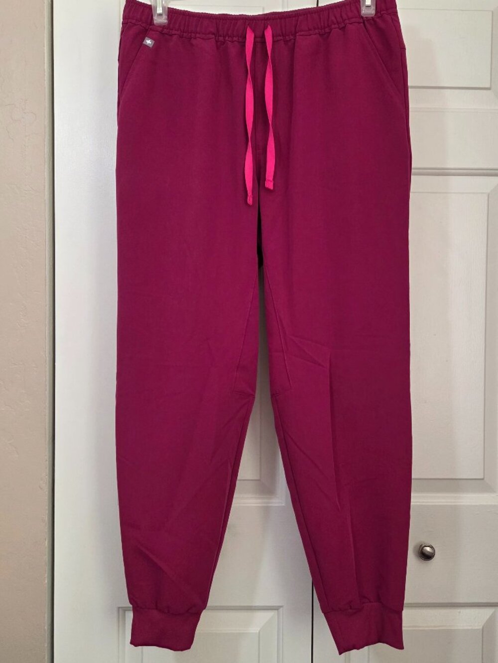 🌟 FIGS Men's Jogger Scrub Pants (L) - Dark Magenta